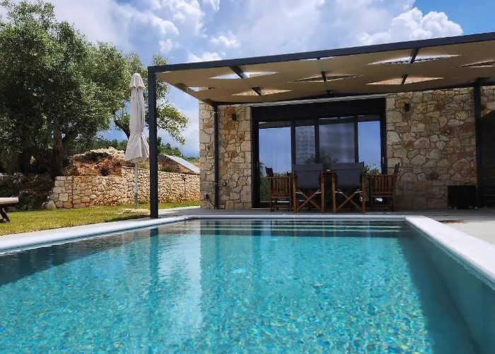 Elaionas Estate Perdika